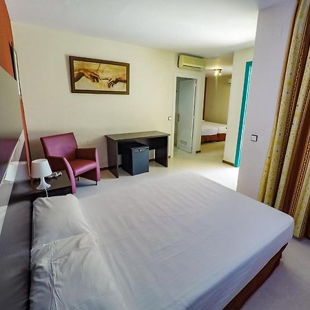 Hotel Jm Jardin De La Reina Guillena Luaran gambar