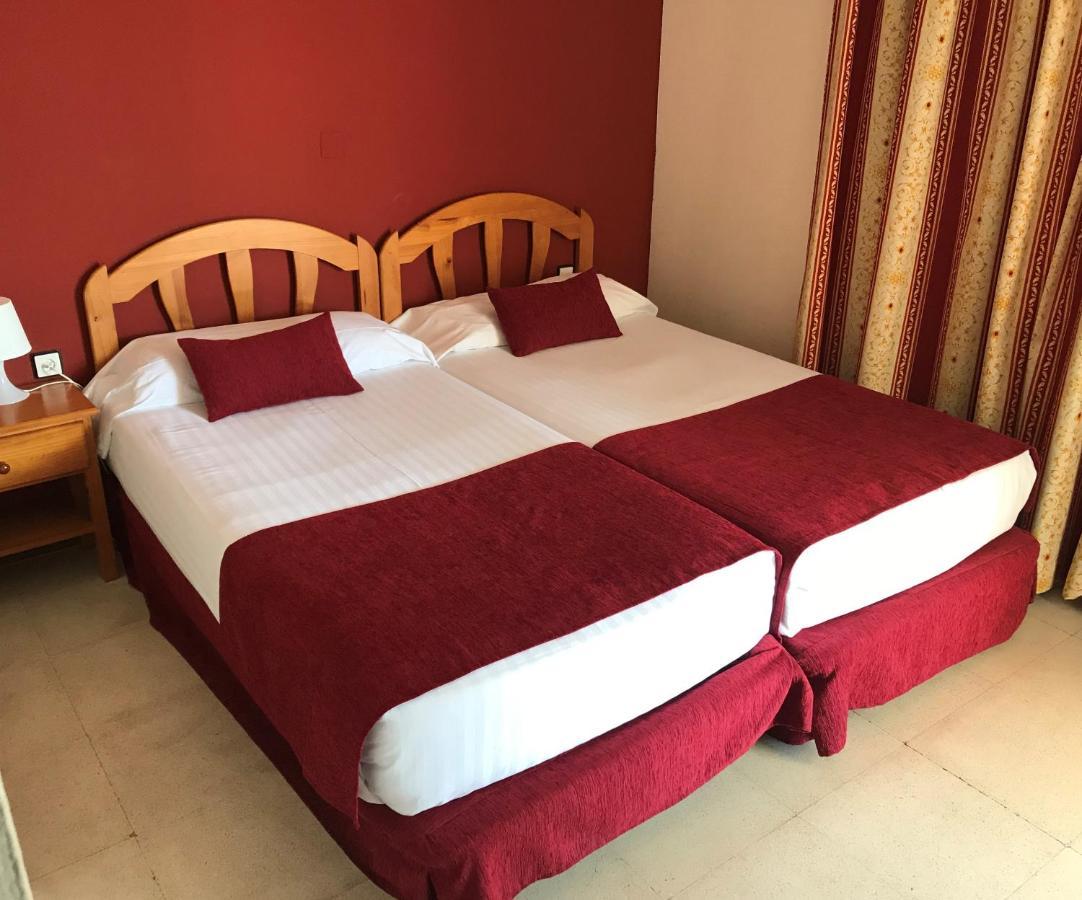 Hotel Jm Jardin De La Reina Guillena Luaran gambar