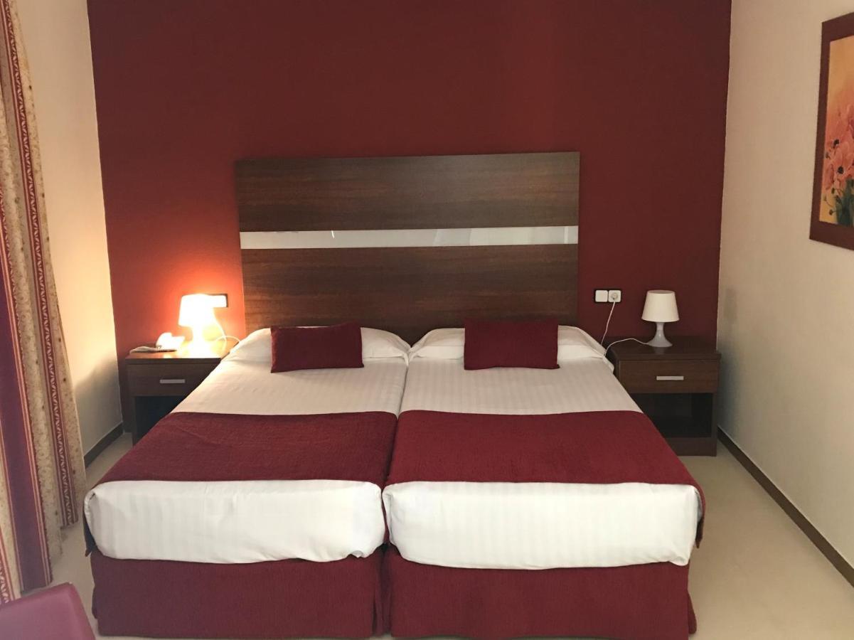 Hotel Jm Jardin De La Reina Guillena Luaran gambar