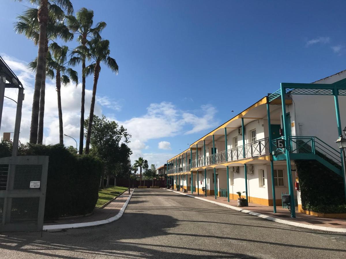 Hotel Jm Jardin De La Reina Guillena Luaran gambar