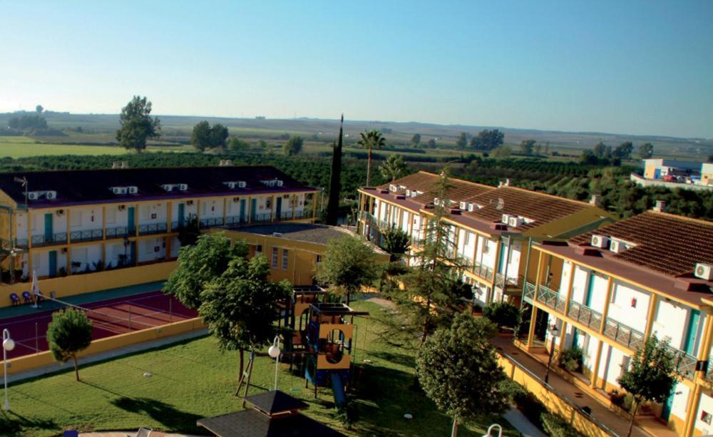 Hotel Jm Jardin De La Reina Guillena Luaran gambar