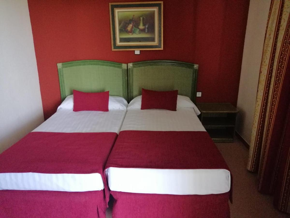 Hotel Jm Jardin De La Reina Guillena Luaran gambar