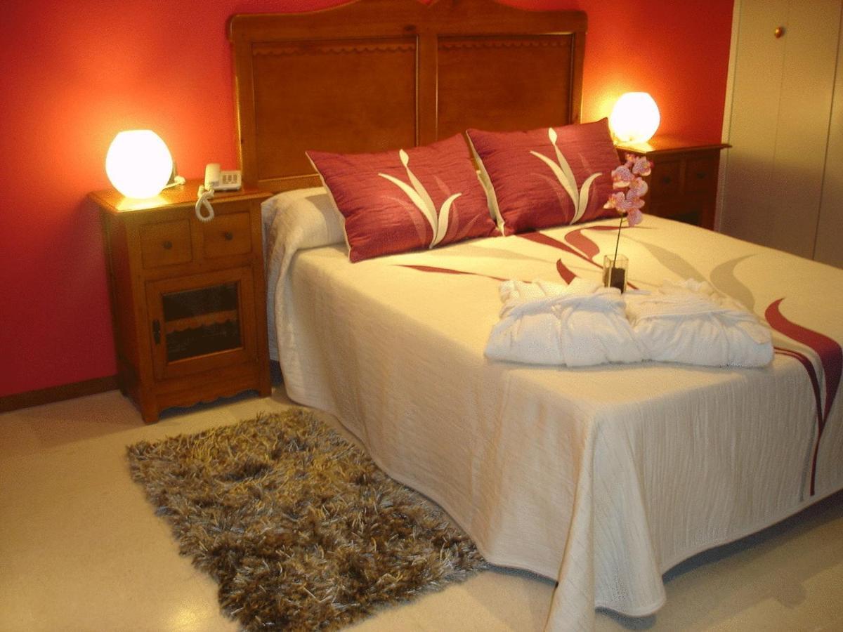Hotel Jm Jardin De La Reina Guillena Bilik gambar